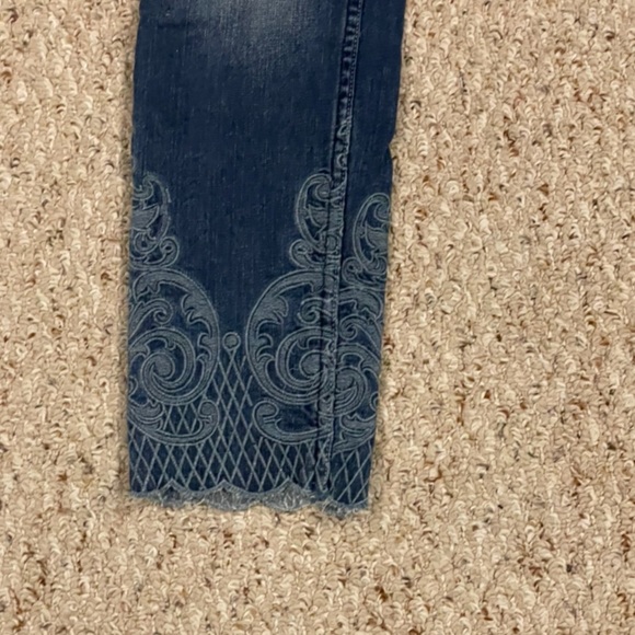 Kensie Effortless Ankle Biter Jeans - Picture 3 of 5